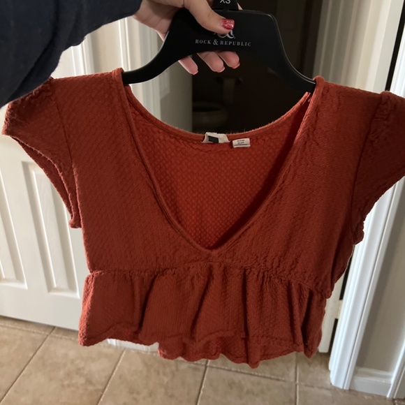 Roxy low-cut Top - Picture 2 of 3